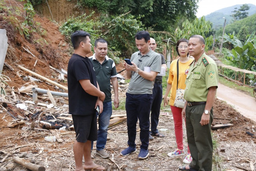 Câu lạc bộ Doanh nhân họ Nguyễn Việt Nam tiếp sức đồng bào bị bão lũ.