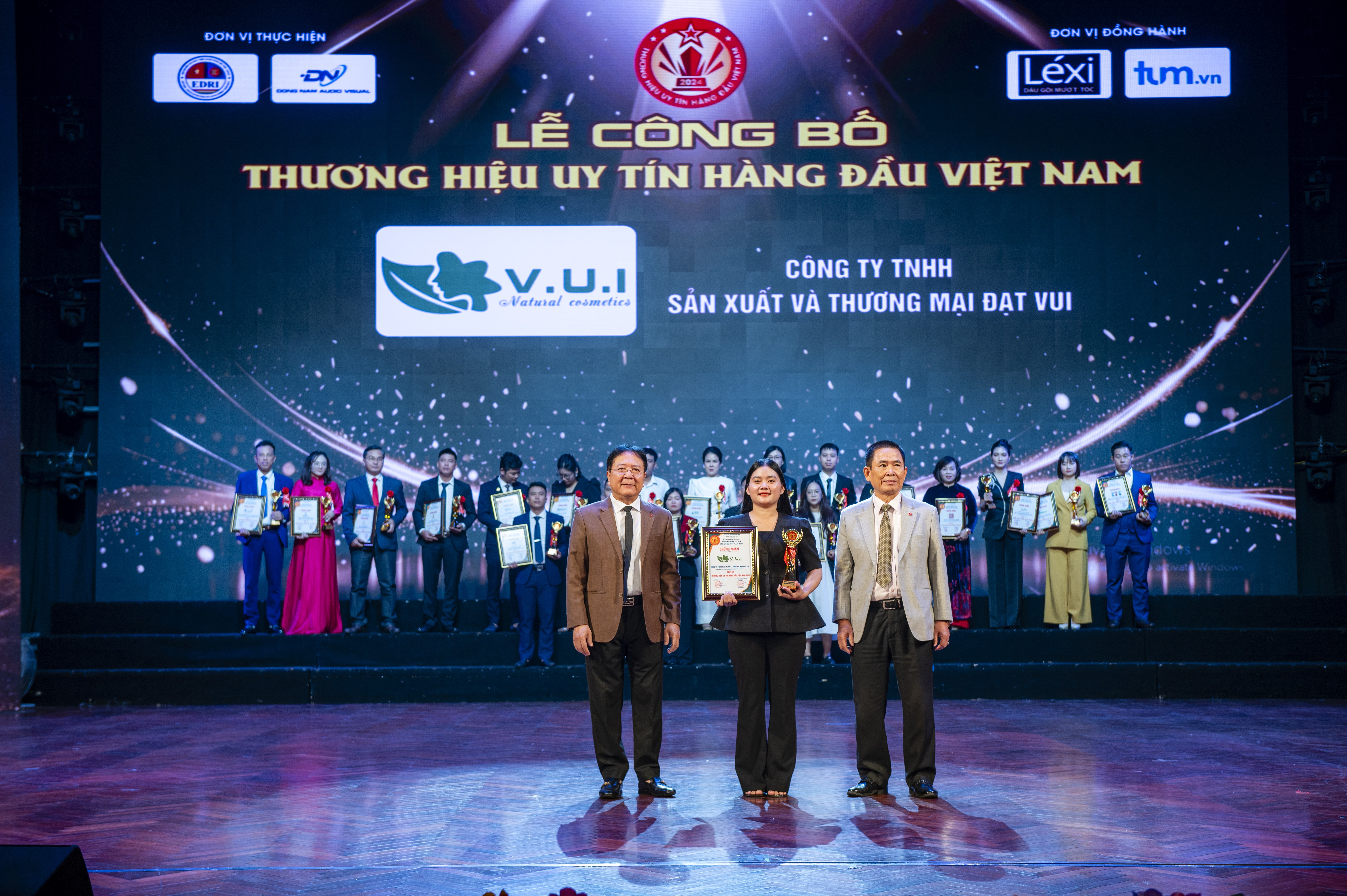 Sản phẩm Thảo dược V.U.I  được vinh danh TOP 10 Thương hiệu uy tín hàng đầu Việt Nam