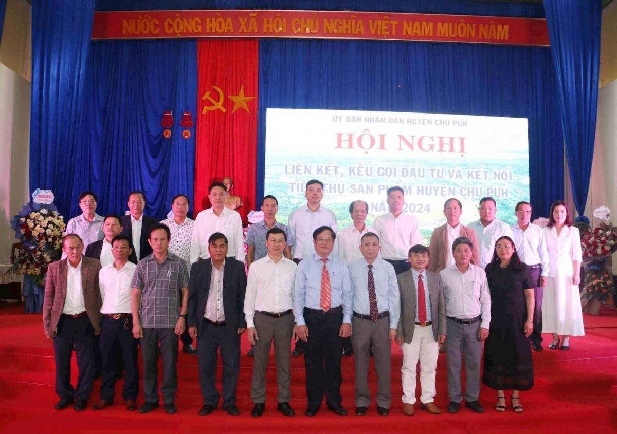 Vừa qua, UBND huyện Chư Pưh (tỉnh Gia Lai) Phối hợp với Hiệp hội Trang trại và Doanh nghiệp Nông nghiệp Việt Nam tổ chức hội nghị Liên kết, kêu gọi đầu tư và kết nối tiêu thụ sản phẩm năm 2024 với hơn 100 Doanh nghiệp trong và ngoài tỉnh, HTX, chủ trang trại của huyện tham gia.