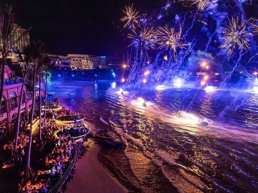 “Ùn ùn” du khách đổ bộ Phú Quốc dịp cuối năm “Ùn ùn” du khách đổ bộ Phú Quốc dịp cuối năm