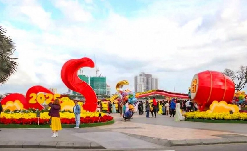 Theo thống kê sơ bộ, tổng lượng khách tham quan, du lịch Đà Nẵng trong dịp Tết Nguyên đán ước đạt gần 500.000 lượt, tăng 16,7% so với kỳ nghỉ năm 2024 (tăng 3,2% so với báo cáo trước lễ). 