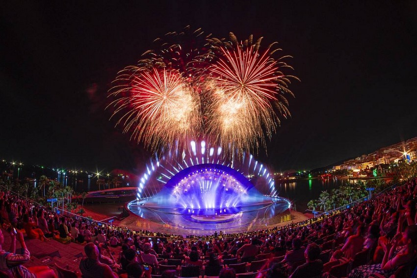 Muôn vẻ khách Tây đón Tết Ta tại Đà Nẵng, Phú Quốc, Sa Pa