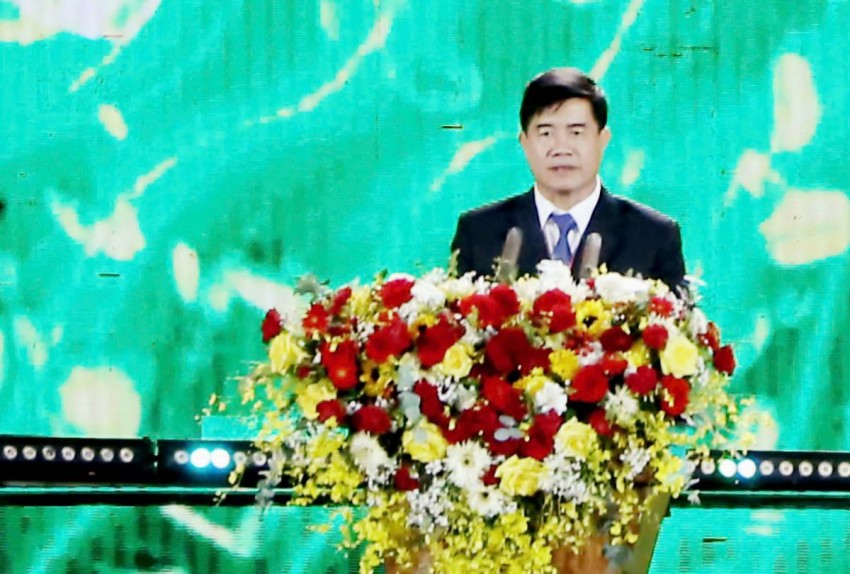 Ông Nguyễn Thiên Văn - Phó chủ tịch UBND tỉnh Đắk Lắk bế mạc Lễ hội.