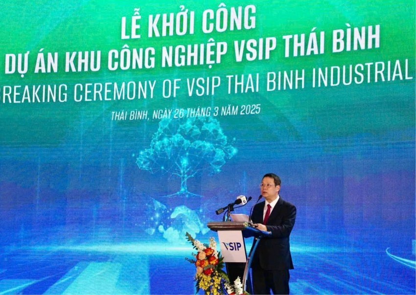 Ông Nguyễn Mạnh Hùng, Phó bí thư Tỉnh ủy, Chủ tịch UBND tỉnh Thái Bình phát biểu tại lễ khởi công dự án.