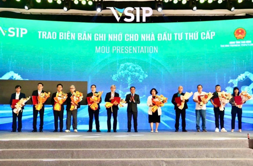 Ông Nguyễn Mạnh Hùng, Phó bí thư Tỉnh ủy, Chủ tịch UBND tỉnh Thái Bình phát biểu tại lễ khởi công dự án.