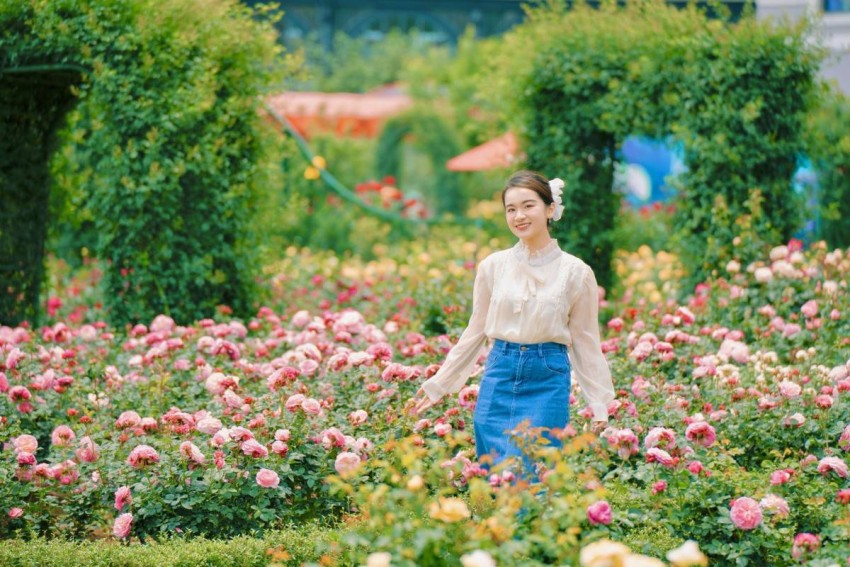 Du lịch miền Bắc bùng nổ ngay ngày đầu lễ: Dòng người đổ về Sầm Sơn, Hà Nam, Hạ Long, Cát Bà