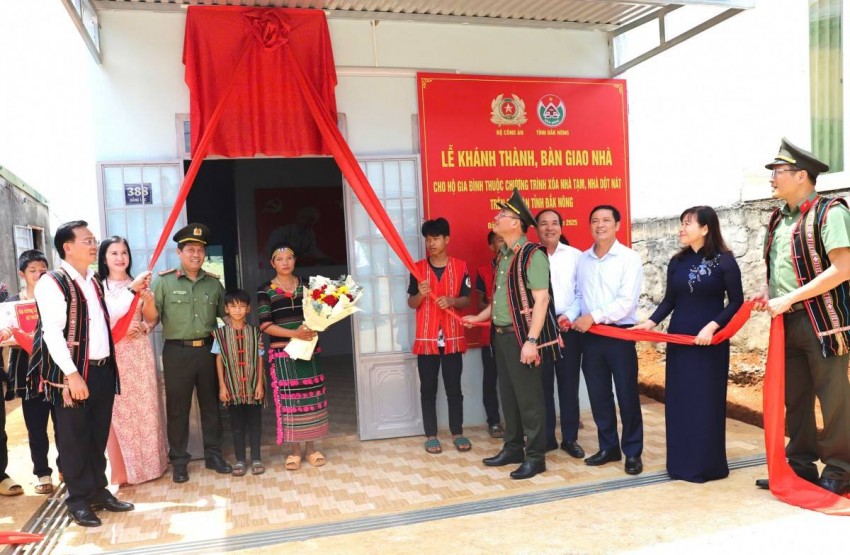 Đắk Nông: Bộ Công an trao 30 tỷ đồng hỗ trợ xây dựng 500 căn nhà mới