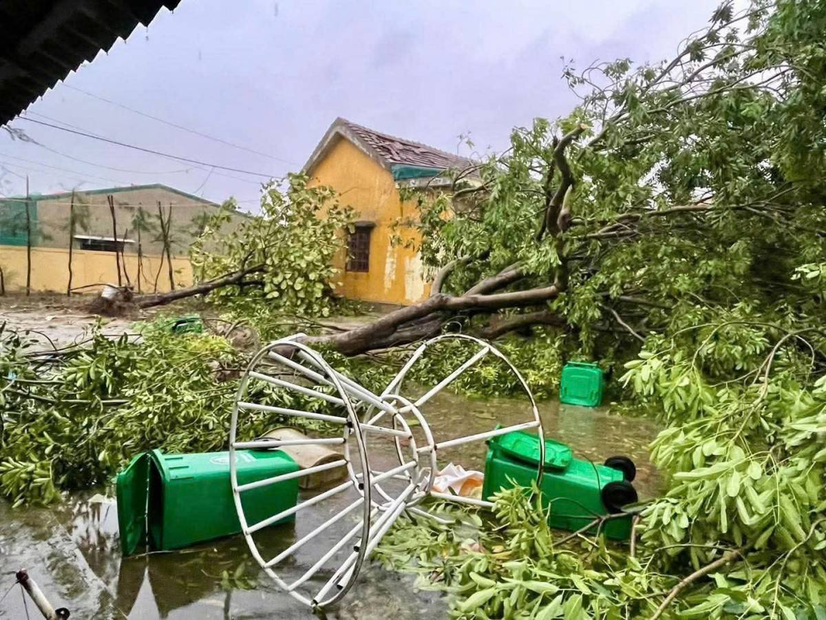 Phó Thủ tướng Trần Hồng Hà chủ trì họp Ban Chỉ đạo tiền phương ứng phó bão số 5