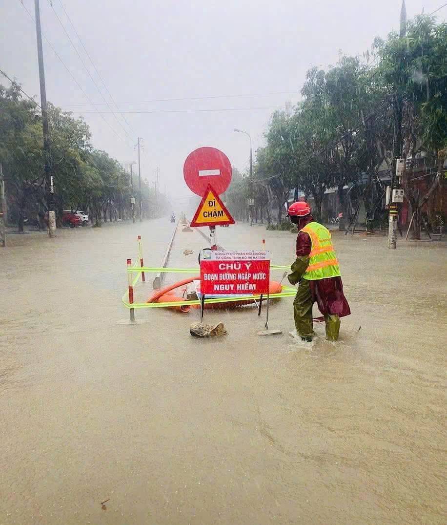 Phó Thủ tướng Trần Hồng Hà chủ trì họp Ban Chỉ đạo tiền phương ứng phó bão số 5