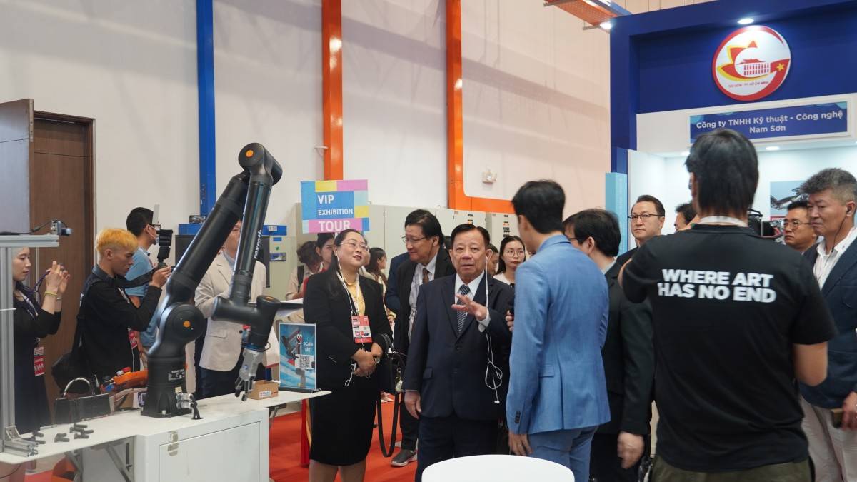 Bosch Rexroth Đồng hành cùng doanh nghiệp trong hành trình kiến tạo Nhà máy Thông minh tại Việt Nam. Bosch Rexroth Đồng hành cùng doanh nghiệp trong hành trình kiến tạo Nhà máy Thông minh tại Việt Nam.