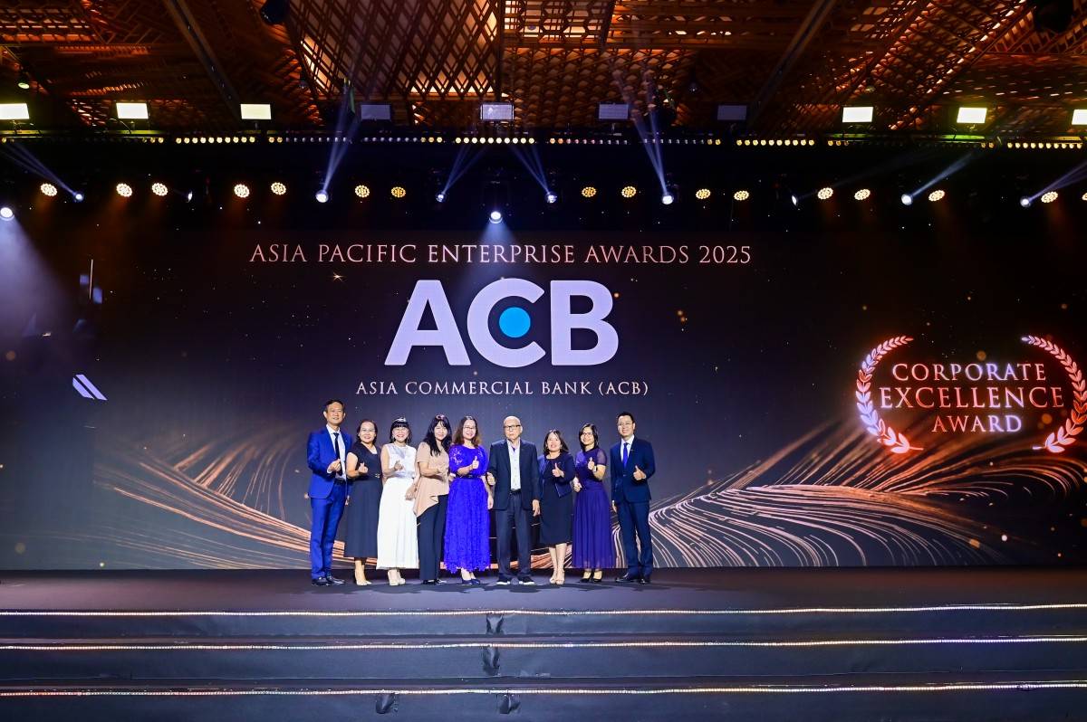 Hình 2 - Giải thưởng ghi nhận cho năng lực tổ chức và cam kết phát triển bền vững của ACB.jpg