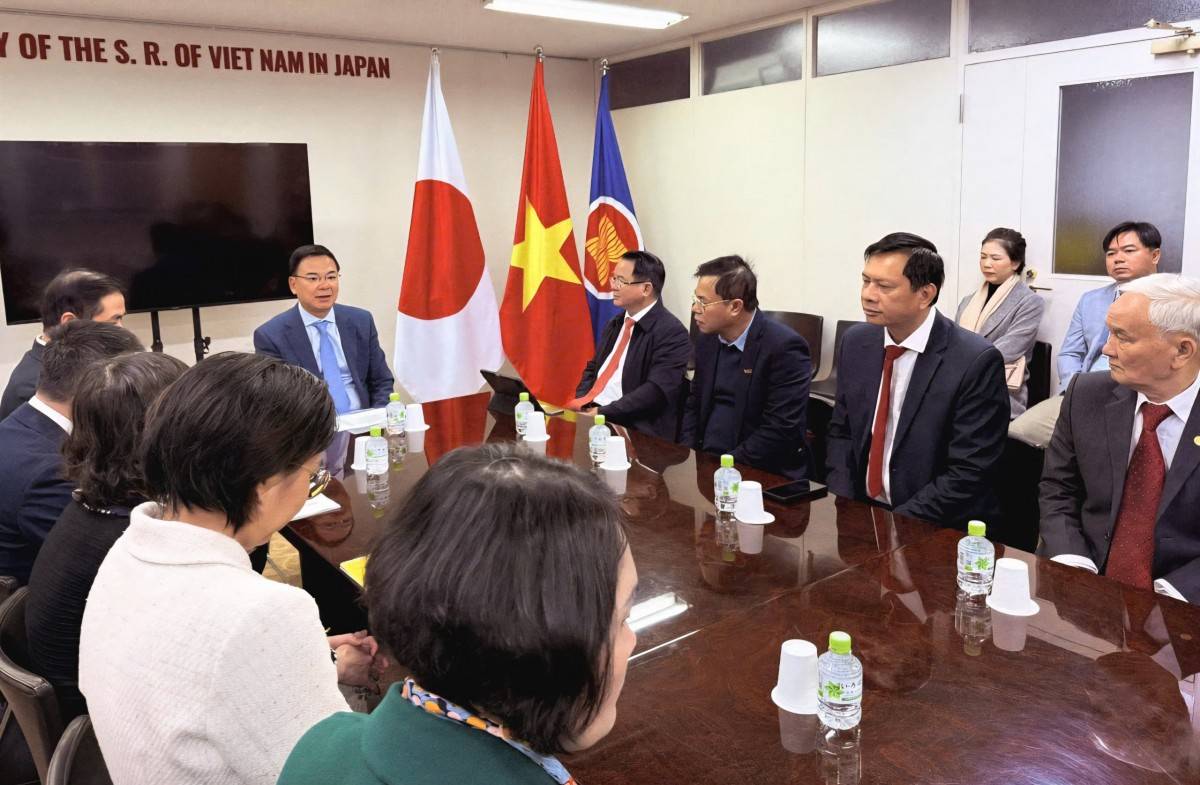   Đoàn công tác của Hiệp hội Doanh nghiệp tỉnh Đắk Lắk trao đổi nhiều nội dung quan trọng với Đại sứ đặc mệnh toàn quyền Việt Nam Phạm Quang Hiệu tại Nhật Bản.