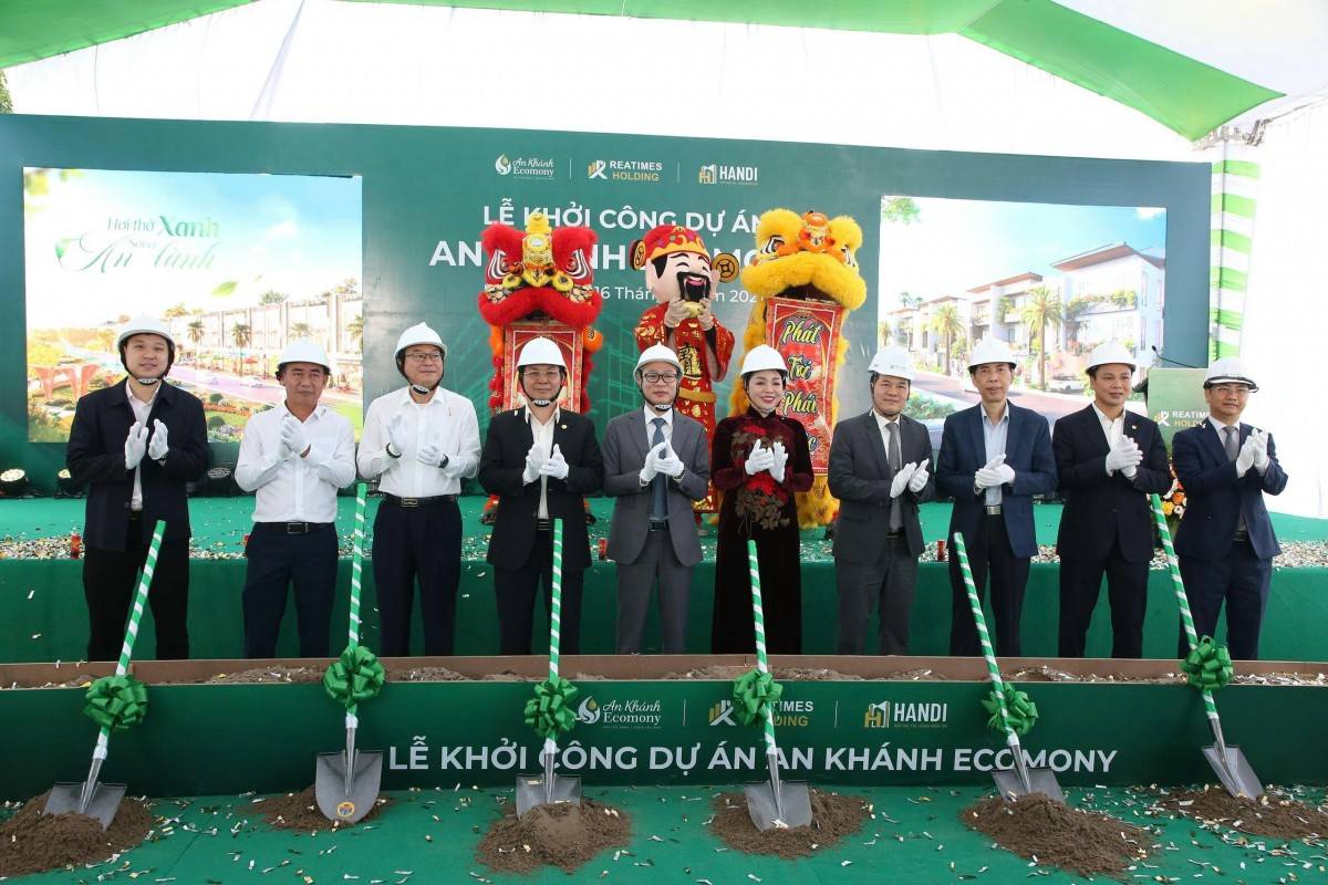 Các đại biểu thực hiện nghi lễ động thổ khởi công Dự án An Khánh Ecomony. Các đại biểu thực hiện nghi lễ động thổ khởi công Dự án An Khánh Ecomony.