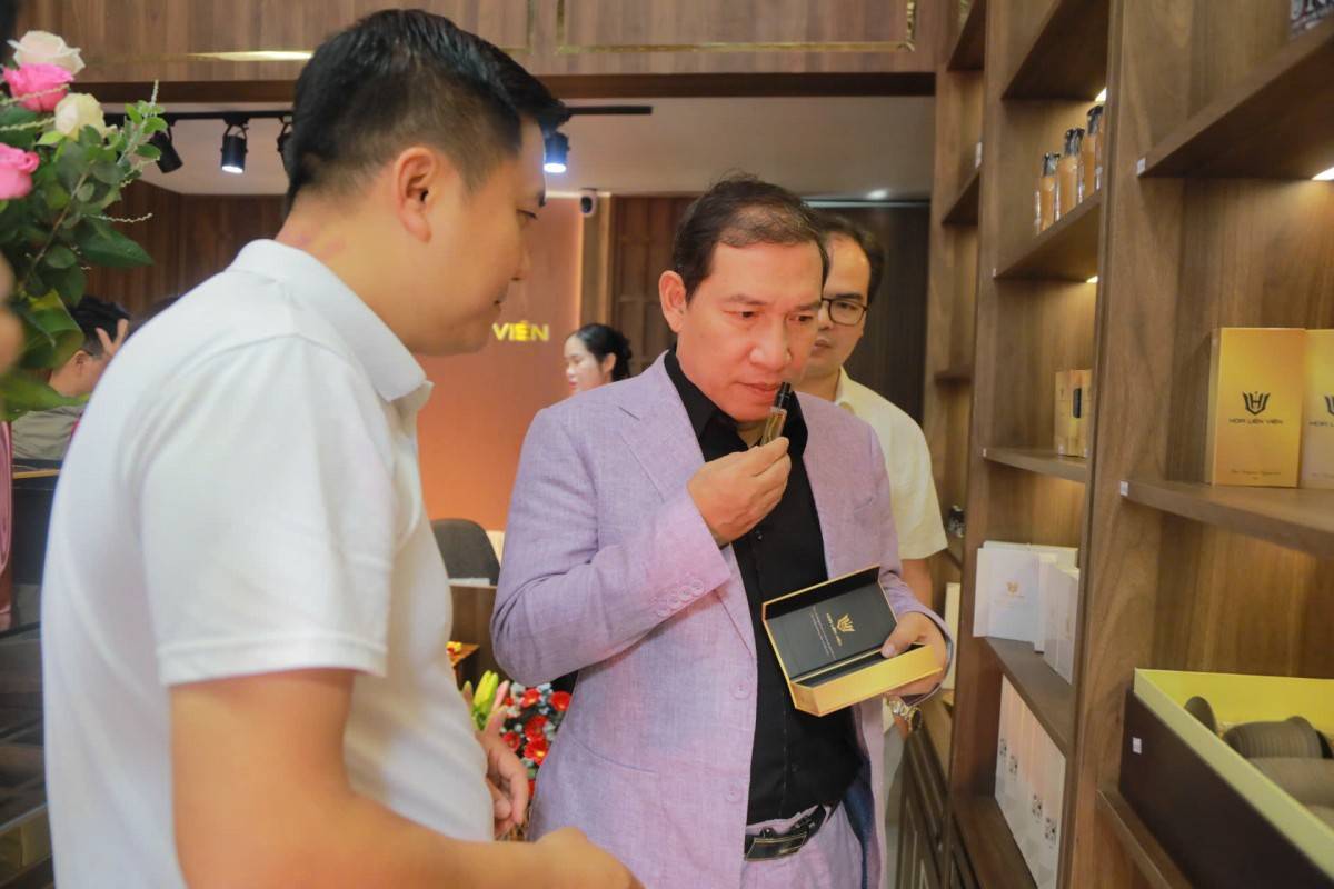 Chi nhánh Hoa Liên Viên Buôn Ma Thuột tọa lạc tại số 99A Nguyễn Khuyến, phường Buôn Ma Thuột, tỉnh Đắk Lắk. Sự hiện diện của cửa hàng được kỳ vọng sẽ góp phần làm phong phú thêm thị trường sản phẩm thiên nhiên tại địa phương, đồng thời tạo thêm điểm chạm văn hóa dành cho cộng đồng yêu trầm hương.