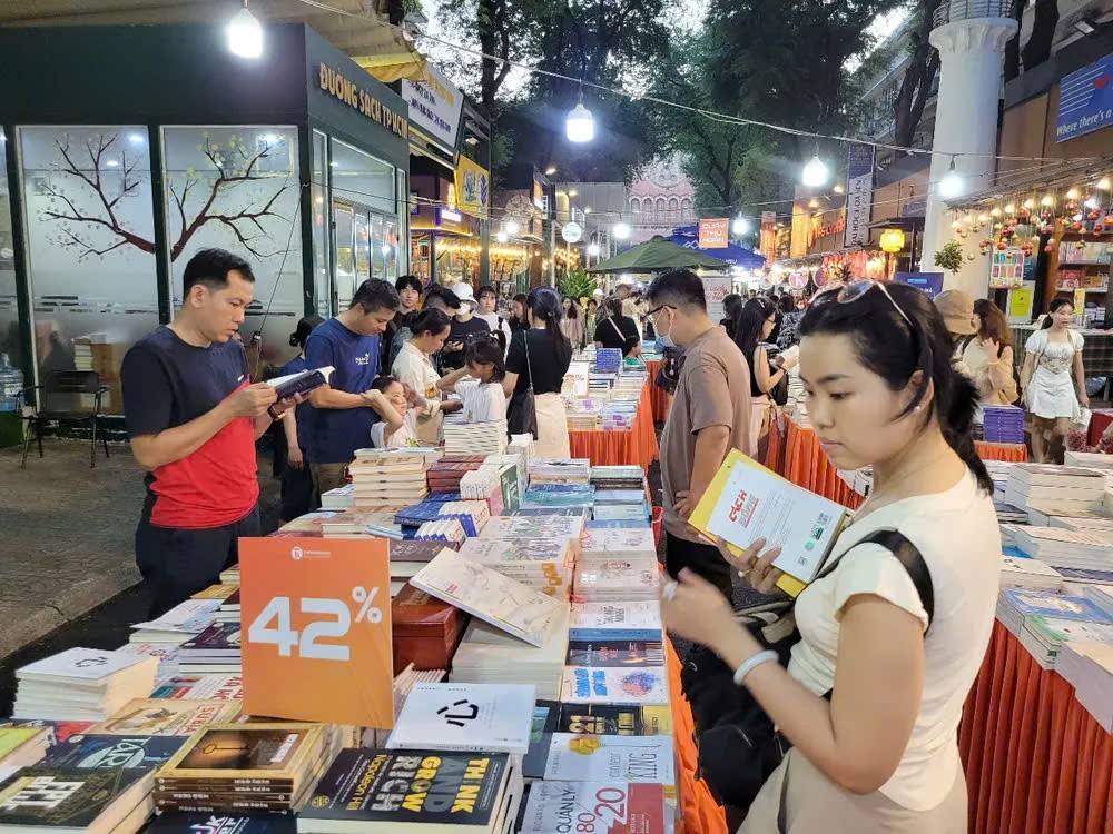 TP.HCM đã triển khai nhiều mô hình và cách làm hiệu quả nhằm nuôi dưỡng thói quen đọc sách trong thanh thiếu niên, học sinh – sinh viên, công nhân và người dân ở khu vực nông thôn.