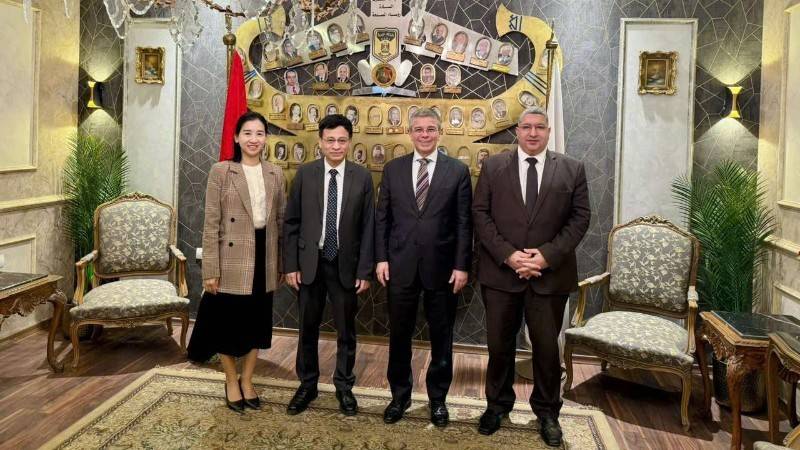 Thương vụ, Đại sứ quán Việt Nam tại Ai Cập làm việc với lãnh đạo Cục Hải quan Ai Cập. (Ảnh do Thương vụ Việt Nam tại Ai Cập cung cấp).