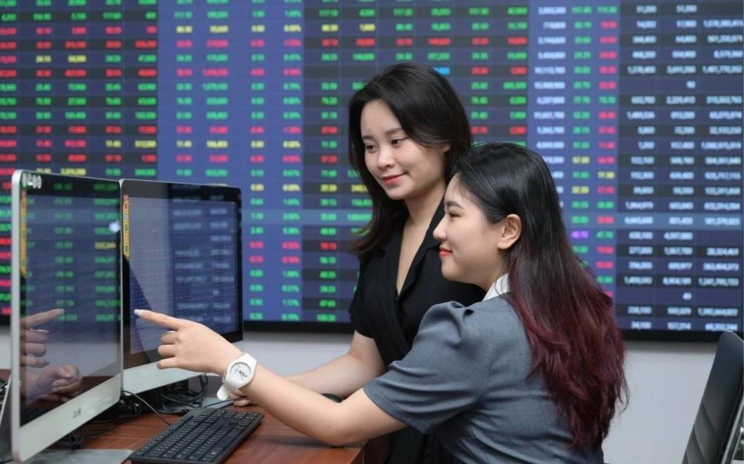 Những ngày cuối tháng 3, chứng khoán Việt Nam không còn mang vẻ hăm hở của một cuộc đua ngắn hơi.