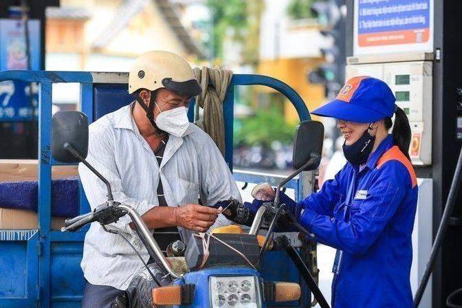 Giá xăng dầu Đông Nam Á tăng sốc, Việt Nam giữ ổn định nhờ điều hành linh hoạt
