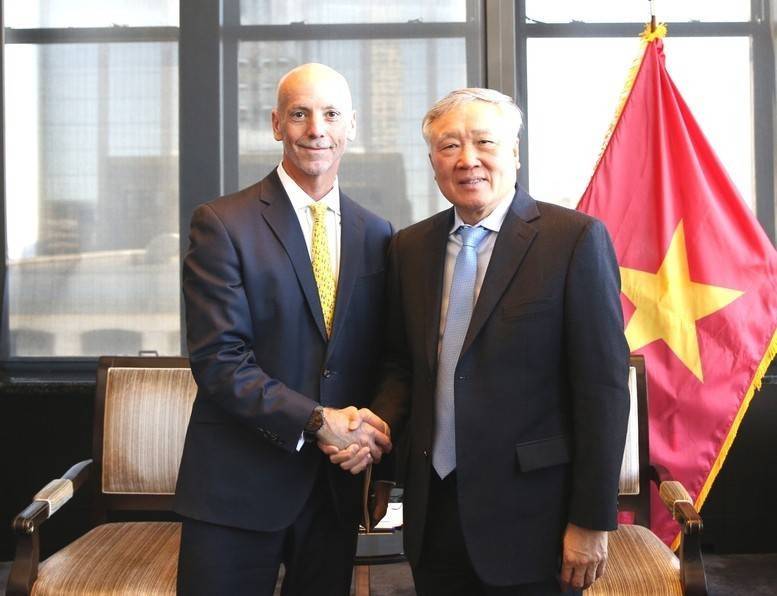 Phó Thủ tướng Thường trực Chính phủ Nguyễn Hòa Bình tiếp lãnh đạo Ngân hàng Deutsche Bank (Ảnh: VGP/Nguyễn Hoàng).