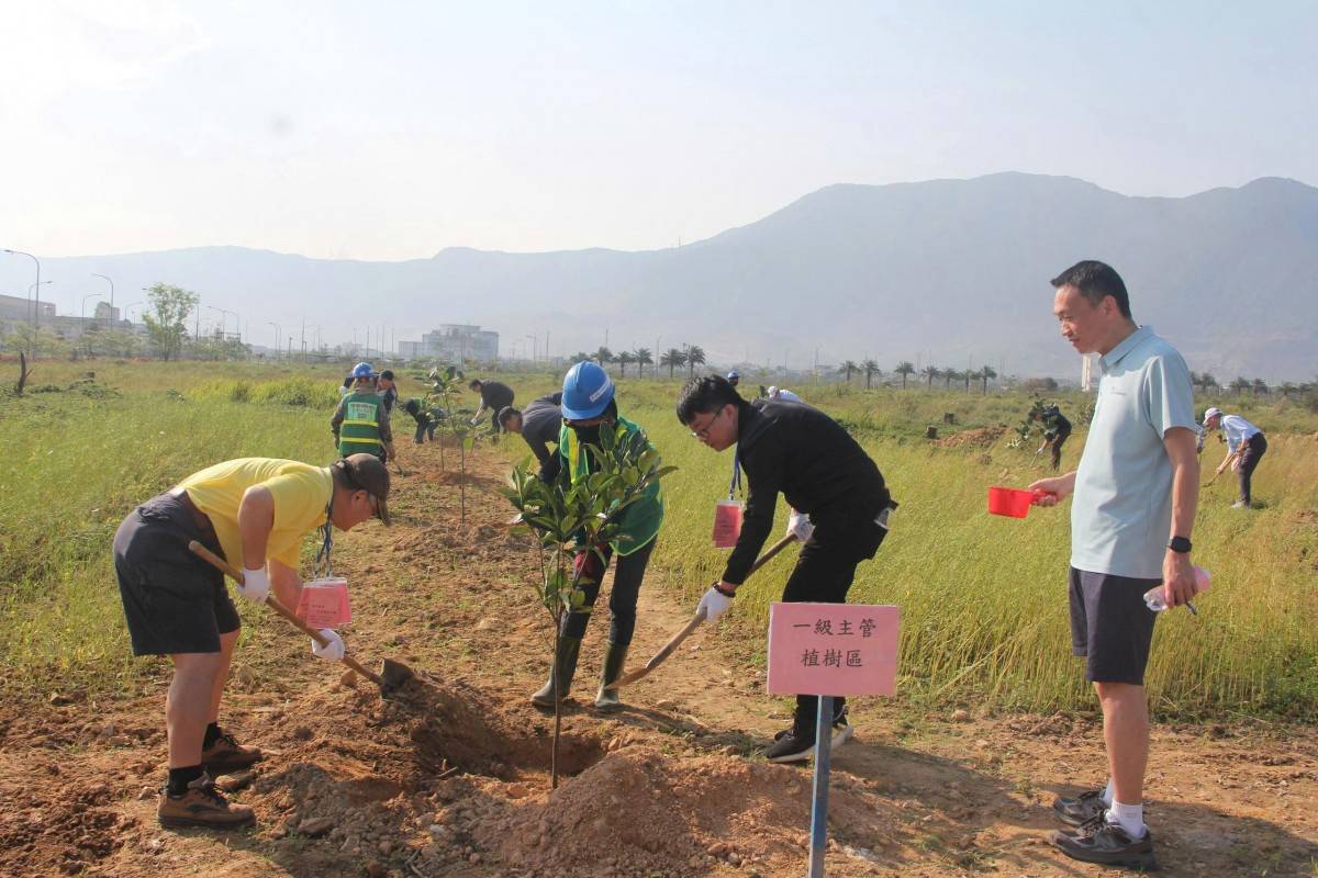  Theo kế hoạch, công ty sẽ trồng mới 100.000 cây xanh trong năm 2026 nhằm đẩy nhanh quyết tâm phủ xanh nhà máy.