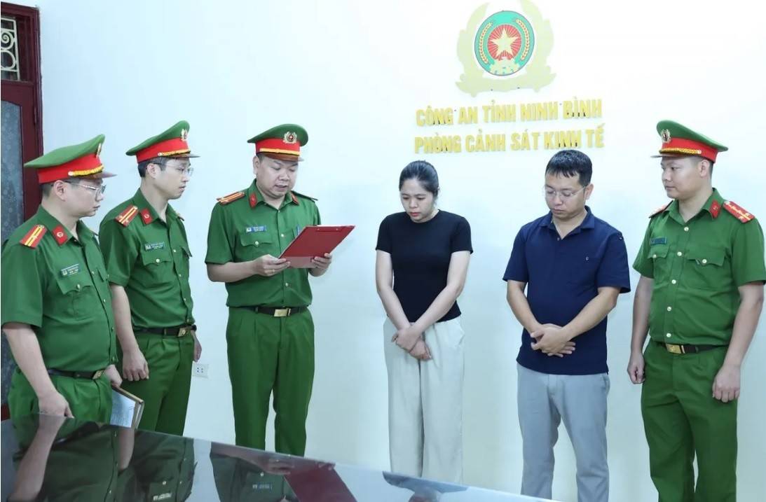 Cơ quan Cảnh sát điều tra Công an tỉnh ra Lệnh bắt bị can để tạm giam đối với Cao Văn Thọ, Lệnh cấm đi khỏi nơi cư trú đối với Lê Diệp Linh và tiến hành khám xét chỗ ở các đối tượng để thu thập tài liệu, chứng cứ phục vụ điều tra.