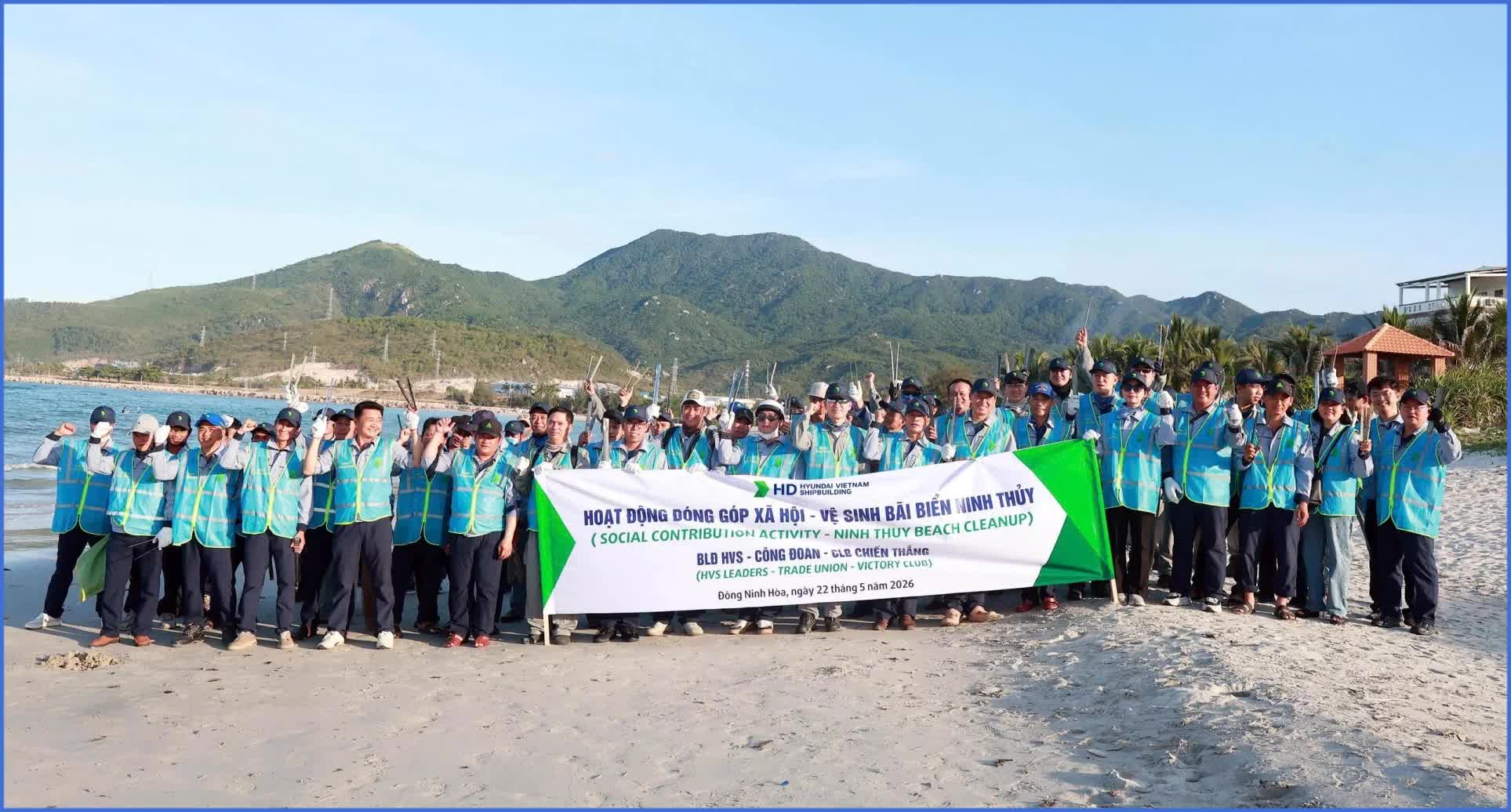 Khánh Hòa: Công ty TNHH Đóng tàu HD Hyundai Việt Nam tổ chức làm sạch bãi biển Ninh Thủy