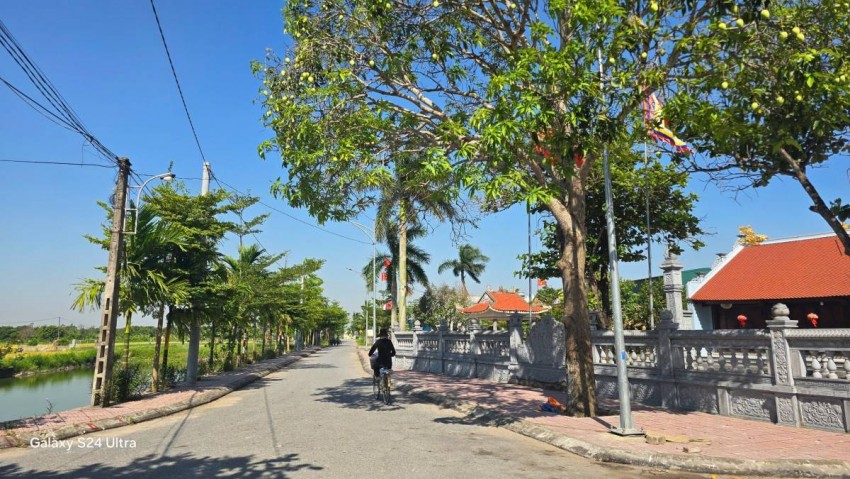 Đường làng quê hương Cẩn Du