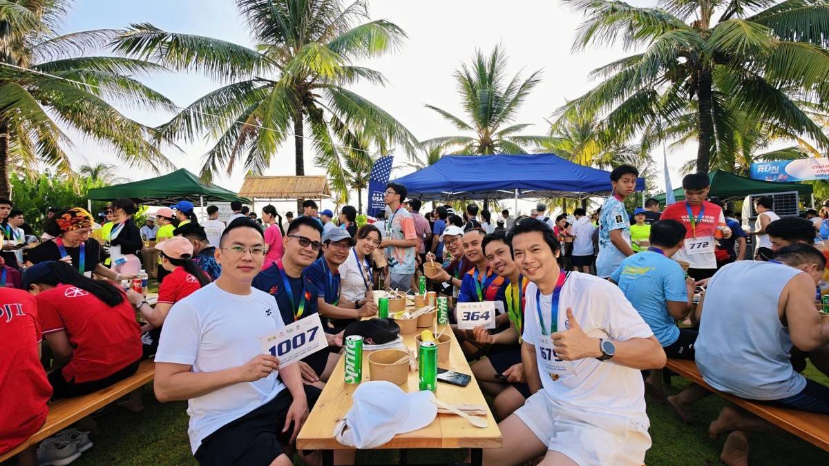 Gần 2.000 vận động viên tham gia giải chạy chân trần trên biển Đà Nẵng