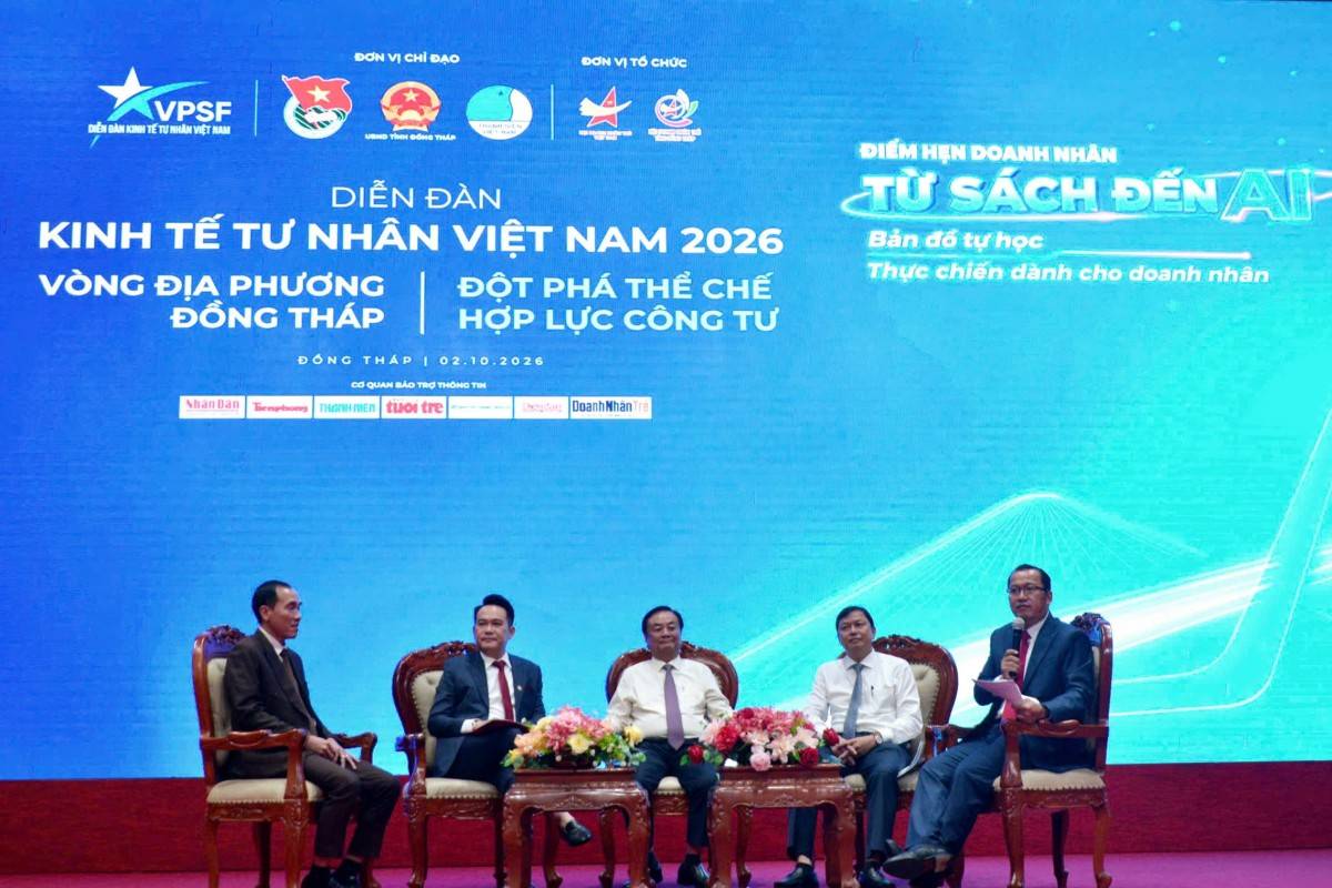 Diễn đàn mang tinh thần “Đột phá thể chế - Hợp lực công tư”, nhấn mạnh yêu cầu đổi mới tư duy từ chính quyền đến cộng đồng doanh nghiệp nhằm kiến tạo dư địa phát triển mới