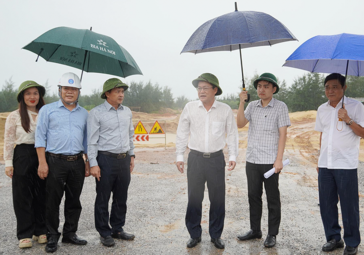 Đẩy nhanh tiến độ thi công, giải ngân dự án đường ven biển tại Quảng Trị