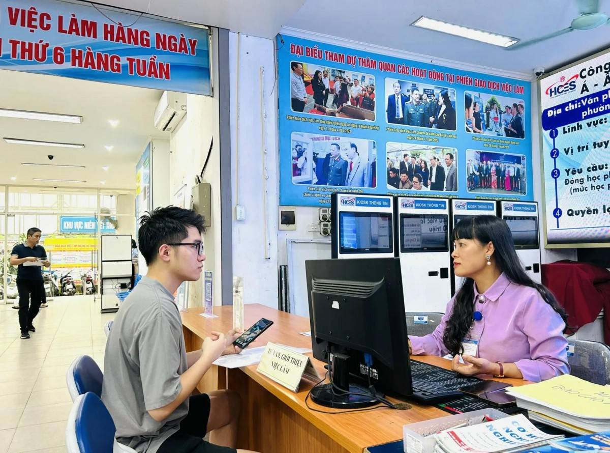 Chính sách bảo hiểm thất nghiệp: Từ hỗ trợ mất việc đến kết nối thị trường lao động