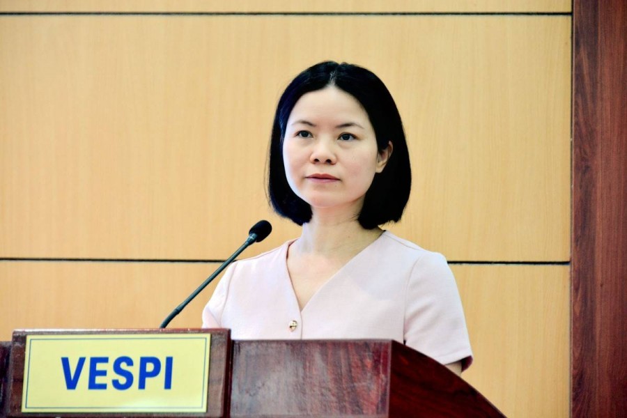 TS. Vũ Thị Hạnh phát biểu